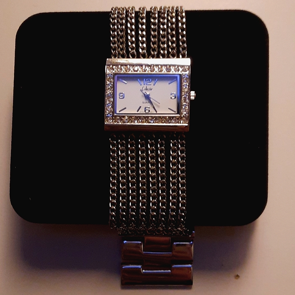 Beautiful vintage silver, Swarovski studded collezio quartz watch